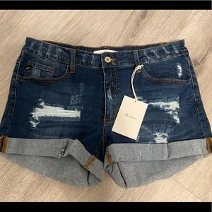 NWT KanCan Women’s distressed Jean shorts 13 30w